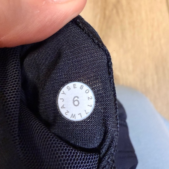 Lululemon Double Tap Bra II Size 6 Black - Picture 6 of 6